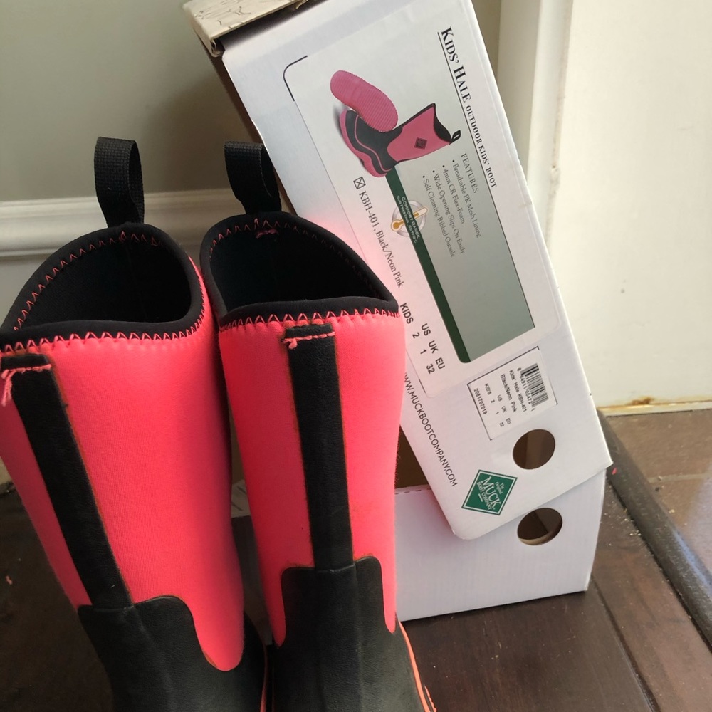 Girl’s Muck boots